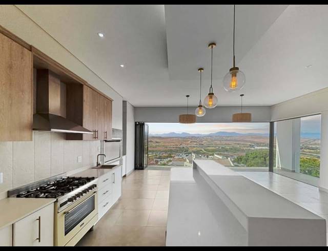 3 BEDROOM TOWNHOUSE FOR SALE IN HARTENBOS HEUWELS